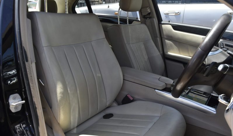 
								Mercedes Benz E200 full									