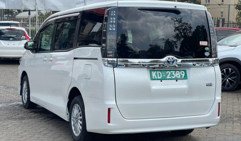 
								Toyota Voxy Hybrid 2017 full									