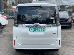 
										Toyota Voxy Hybrid 2017 full									
