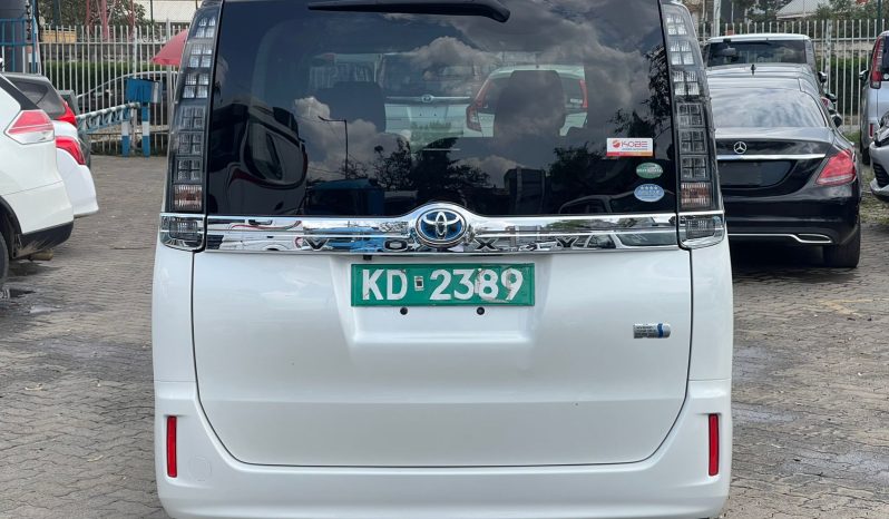 
								Toyota Voxy Hybrid 2017 full									