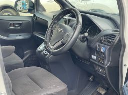 
										Toyota Voxy Hybrid 2017 full									
