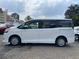 
										Toyota Voxy Hybrid 2017 full									