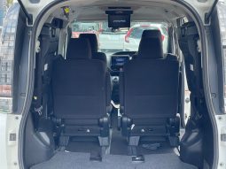 
										Toyota Voxy Hybrid 2017 full									
