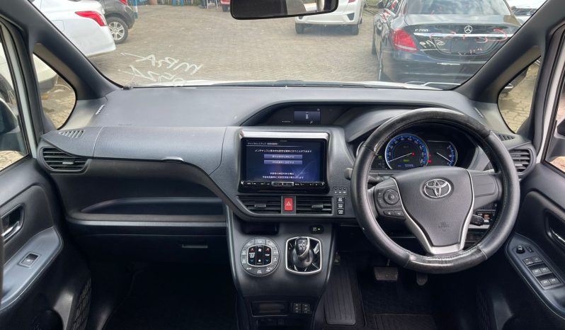 
								Toyota Voxy Hybrid 2017 full									